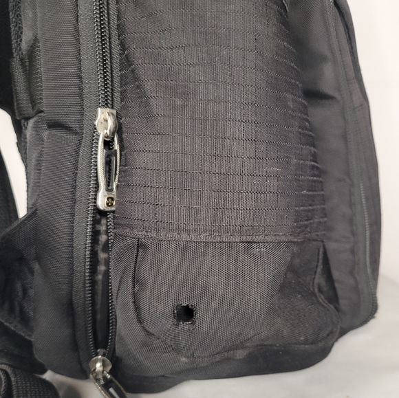 Swiss Gear Airflow Black Laptop Tablet Backpack Black - Picture 6 of 8